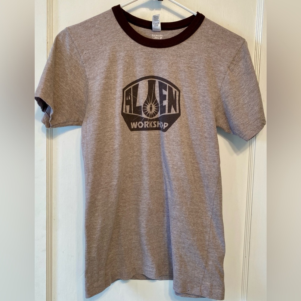 Vintage 90s 00s Y2K OG Logo Alien Workshop Skateboarding Tee T-Shirt Unisex Mens